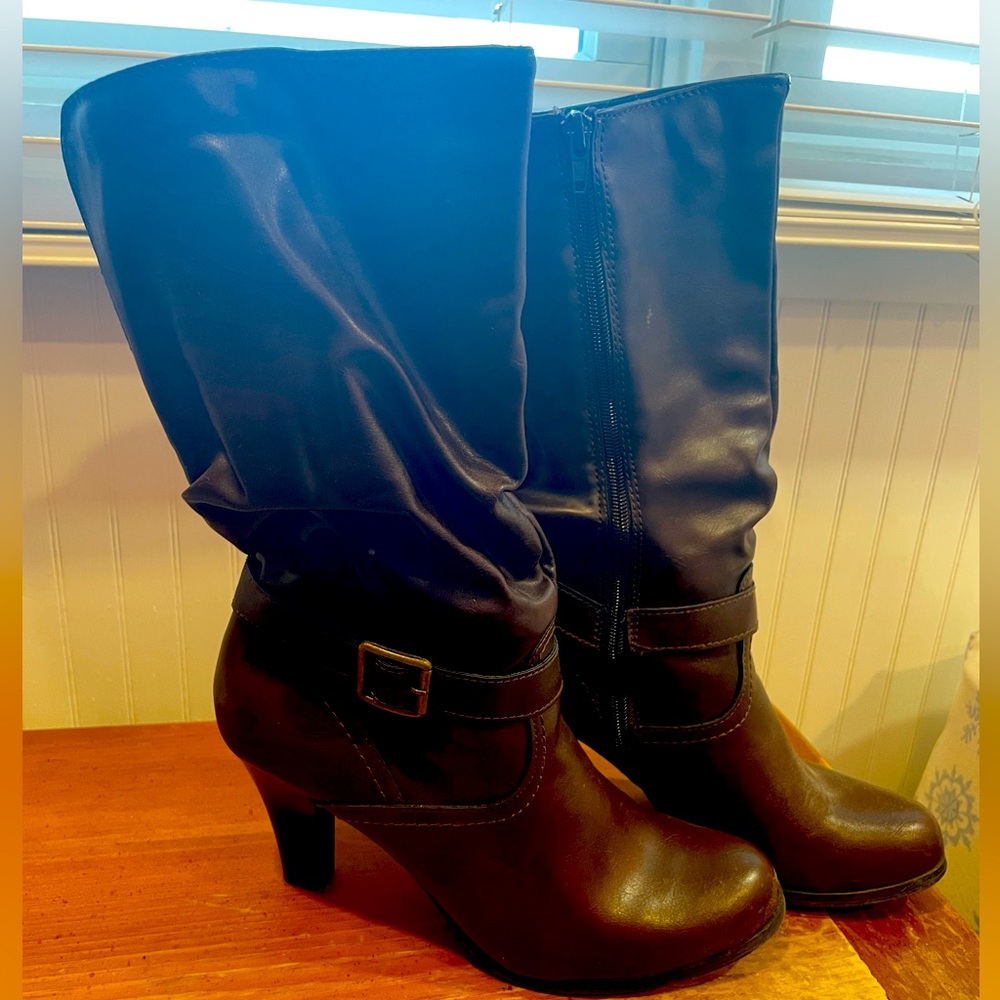 Near perfect condition! Chunky heel brown boots Size 11